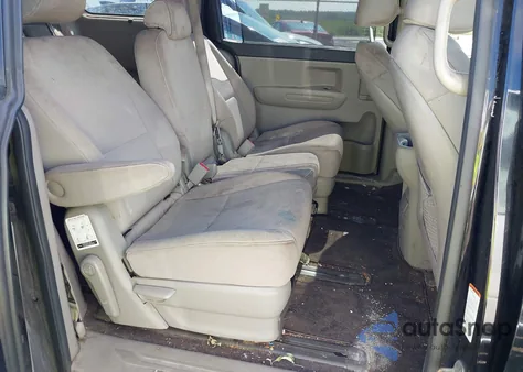 2015 Kia Sedona Lx z USA, uszkodzony, nr VIN KNDMB5C13F6066917